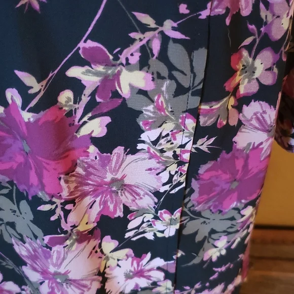 Croft & Barrow Floral short sleeve blouse 💥 - Picture 7 of 7